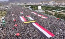 تستسونامي بشري في العاصمة صنعاء في مسيرة "مع غزة ولبنان.. جاهزون لأي تصعيد أمريكي صهيوني"